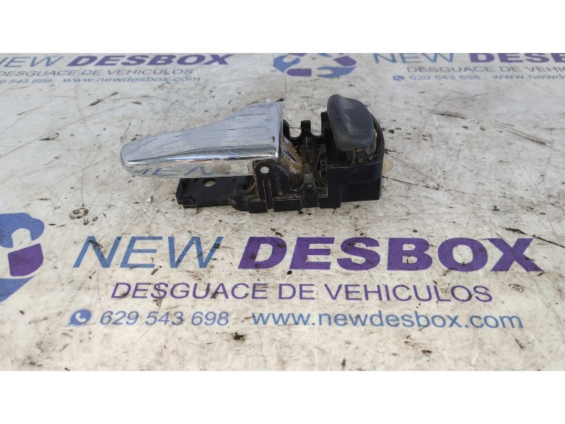 Recambio de maneta interior delantera derecha para nissan terrano/terrano.ii (r20) 2.7 turbodiesel referencia OEM IAM   