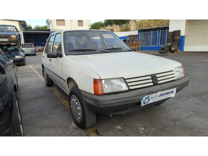 peugeot 205 berlina del año 1988