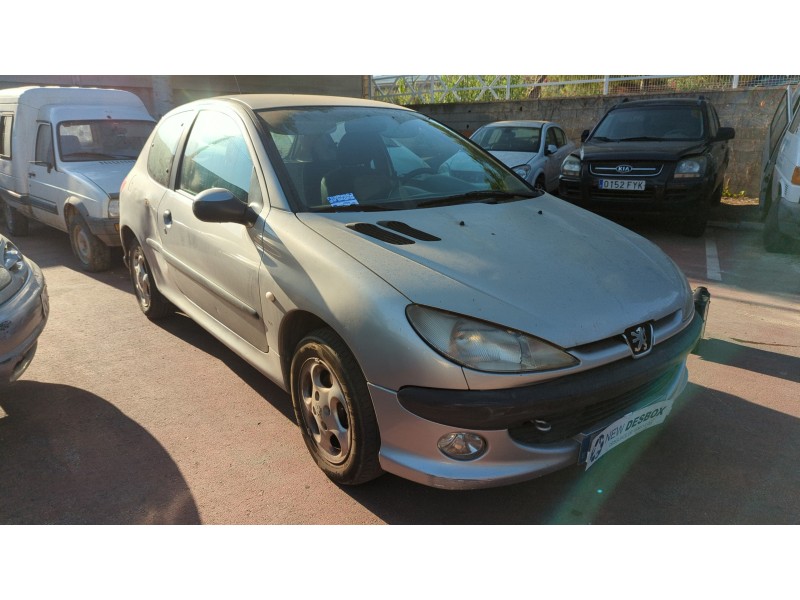 peugeot 206 berlina del año 2000