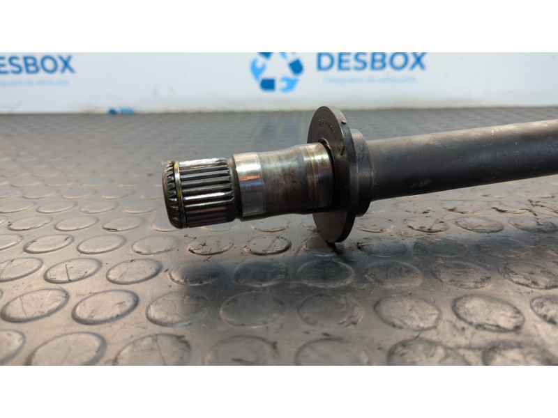 Recambio de transmision delantera derecha para mercedes-benz vito (w638) caja cerrada 2.3 diesel referencia OEM IAM 6011550735B 