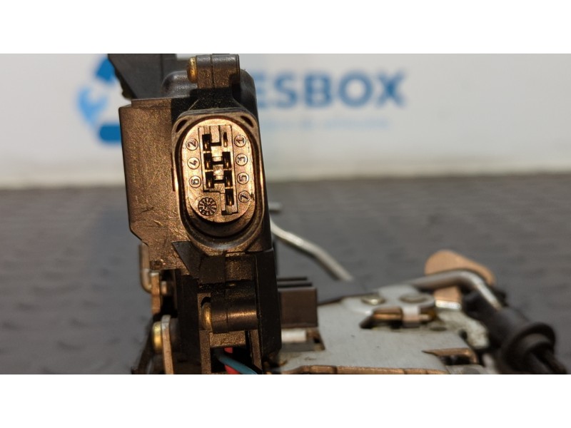 Recambio de cerradura puerta trasera izquierda para audi allroad quattro (4b5) 2.5 tdi (132kw) referencia OEM IAM 4B0839015G  