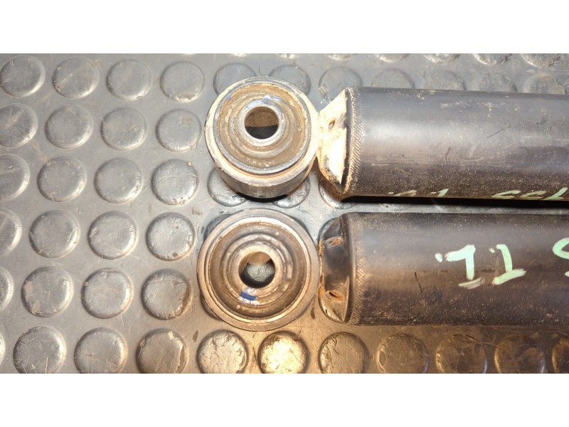 Recambio de juego amortiguadores traseros para mercedes-benz vito (w638) caja cerrada 108 d  (638.064) referencia OEM IAM A63832