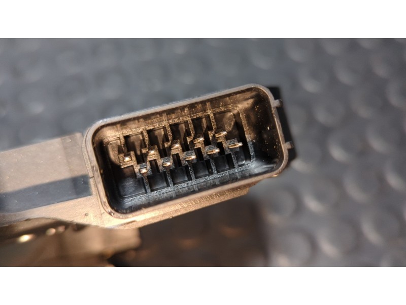 Recambio de cerradura puerta delantera derecha para land rover discovery v6 td edition 60 yrs referencia OEM IAM FQJ000420  