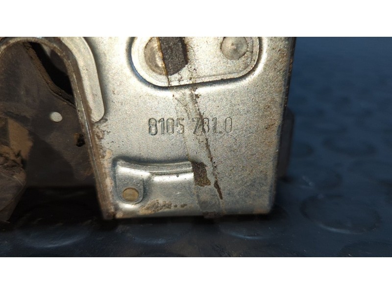 Recambio de cerradura puerta delantera izquierda para bmw serie 5 berlina (e34) 2.4 turbodiesel referencia OEM IAM 81057810  