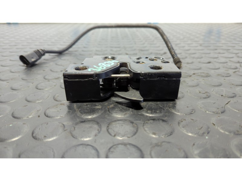 Recambio de cerradura capo para volkswagen golf vii lim. 1,4 tsi referencia OEM IAM 5G1823509B  