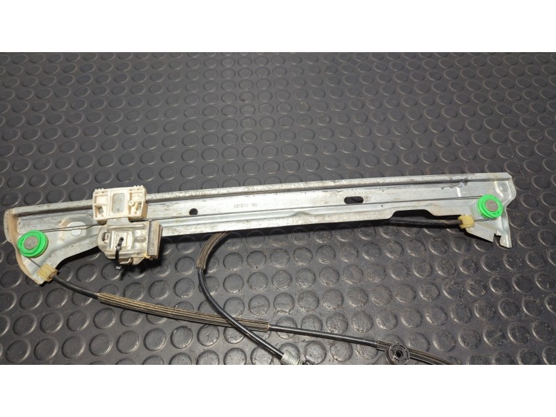 Recambio de elevalunas delantero derecho para mercedes-benz vito (w639) basic, combi 2.2 cdi referencia OEM IAM 927233105  