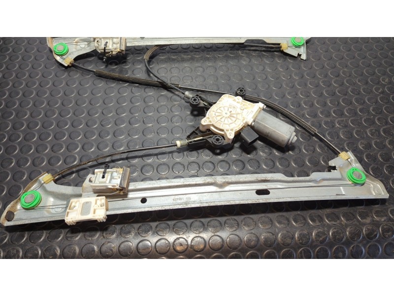 Recambio de elevalunas delantero derecho para mercedes-benz vito (w639) basic, combi 2.2 cdi referencia OEM IAM 927233105  