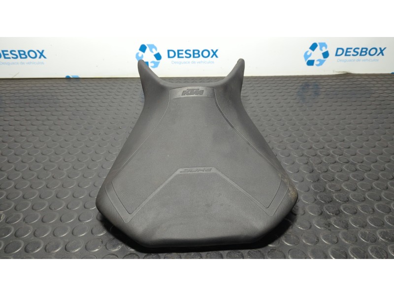 Recambio de asiento delantero para ktm 125 duke referencia OEM IAM JP191002  
