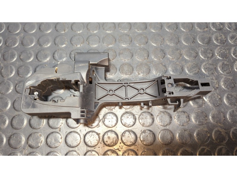 Recambio de soporte maneta exterior trasera izquierda para kia cee´d 1.4 crdi referencia OEM IAM   