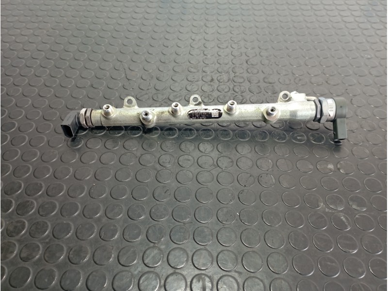 Recambio de rampa inyectora para bmw serie 1 berlina (e81/e87) 118d referencia OEM IAM 0445214030  