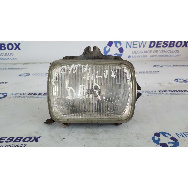 Recambio de faro derecho para toyota hilux 2.4d 82cv/61kw referencia OEM IAM 1305620281  