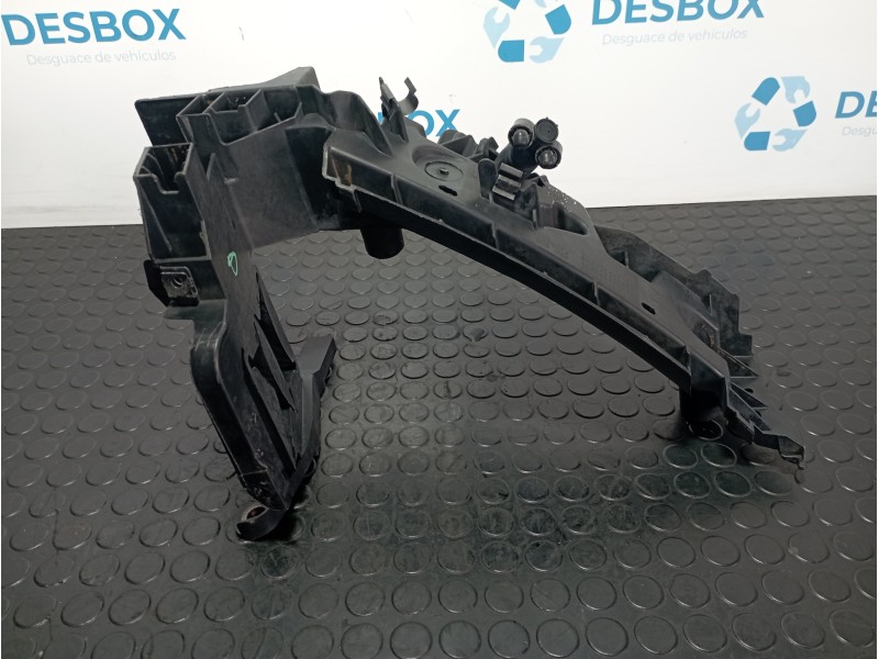 Recambio de soporte faro derecho para audi q5 (8r) q5 2.0 tdi referencia OEM IAM 8R0805608  