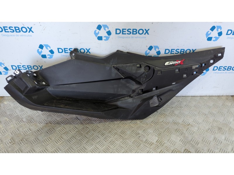 Recambio de moldura para bmw c 400 x referencia OEM IAM 46638558575  