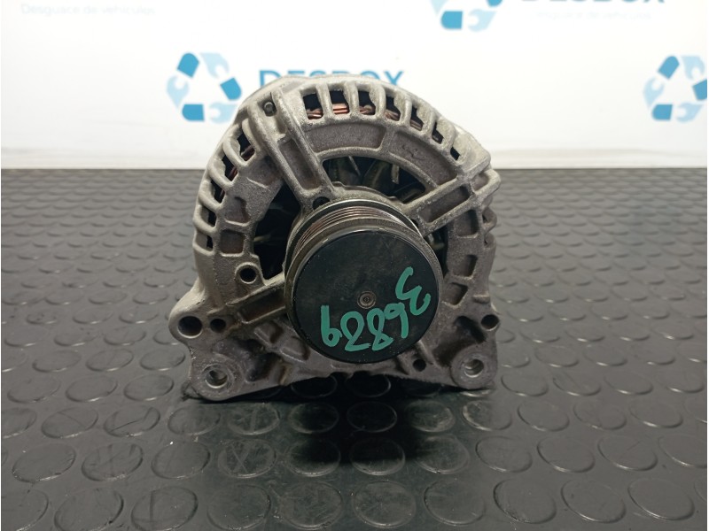 Recambio de alternador para seat leon (1p1) 1.6 tdi referencia OEM IAM 03L903023  