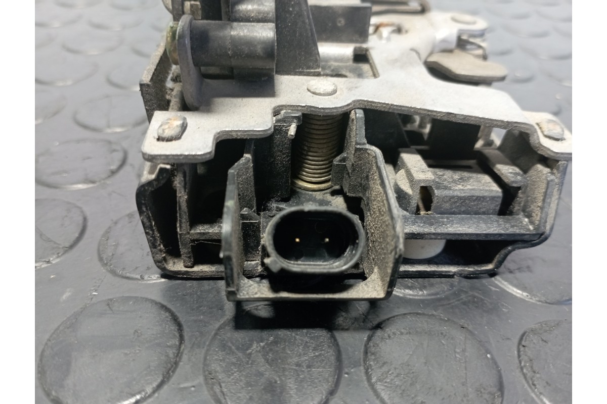 Recambio de cerradura puerta delantera izquierda para volkswagen caddy ka/kb (2k) 2.0 sdi referencia OEM IAM 3B1837015  