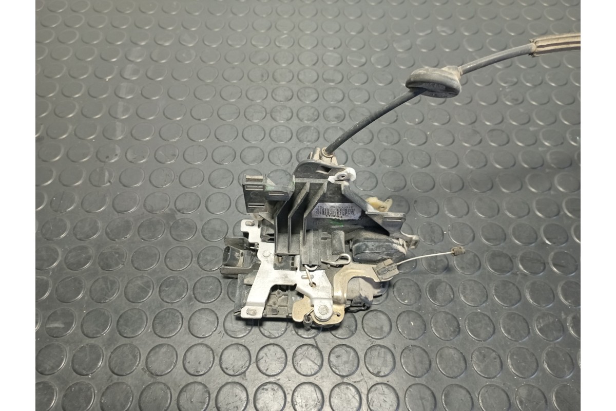 Recambio de cerradura puerta delantera izquierda para volkswagen caddy ka/kb (2k) 2.0 sdi referencia OEM IAM 3B1837015  