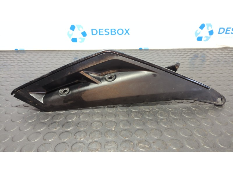 Recambio de moldura para ktm 125 duke referencia OEM IAM 115096  