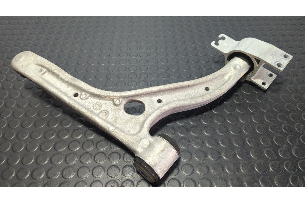 Recambio de brazo izquierdo inferior delantero para mercedes-benz clase a (w176) 2.2 referencia OEM IAM A2463330300  
