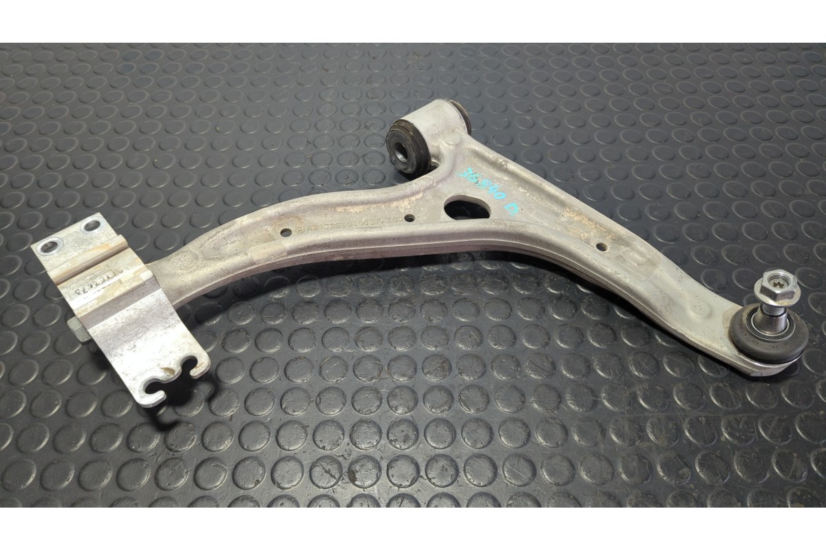 Recambio de brazo derecho inferior delantero para mercedes-benz clase a (w176) 2.2 referencia OEM IAM A2463330400  