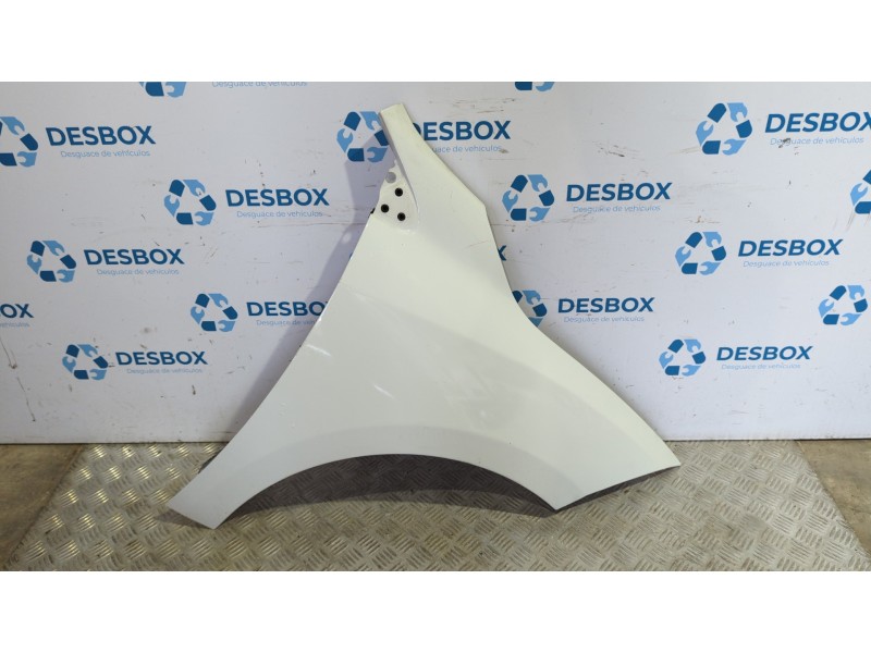 Recambio de aleta delantera derecha para renault megane iii berlina 5 p 1.5 dci referencia OEM IAM   