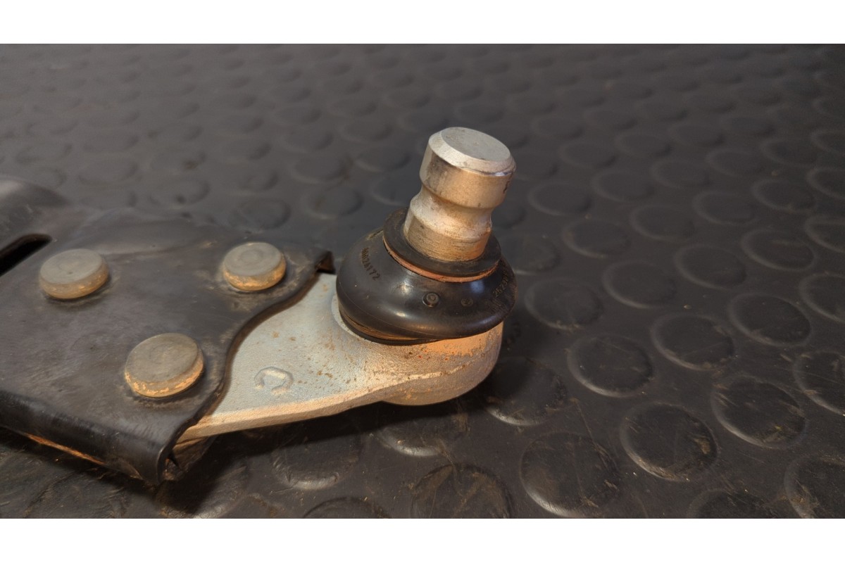Recambio de brazo derecho inferior delantero para ford kuga 1.5 ecosport referencia OEM IAM CV6113D034AA  
