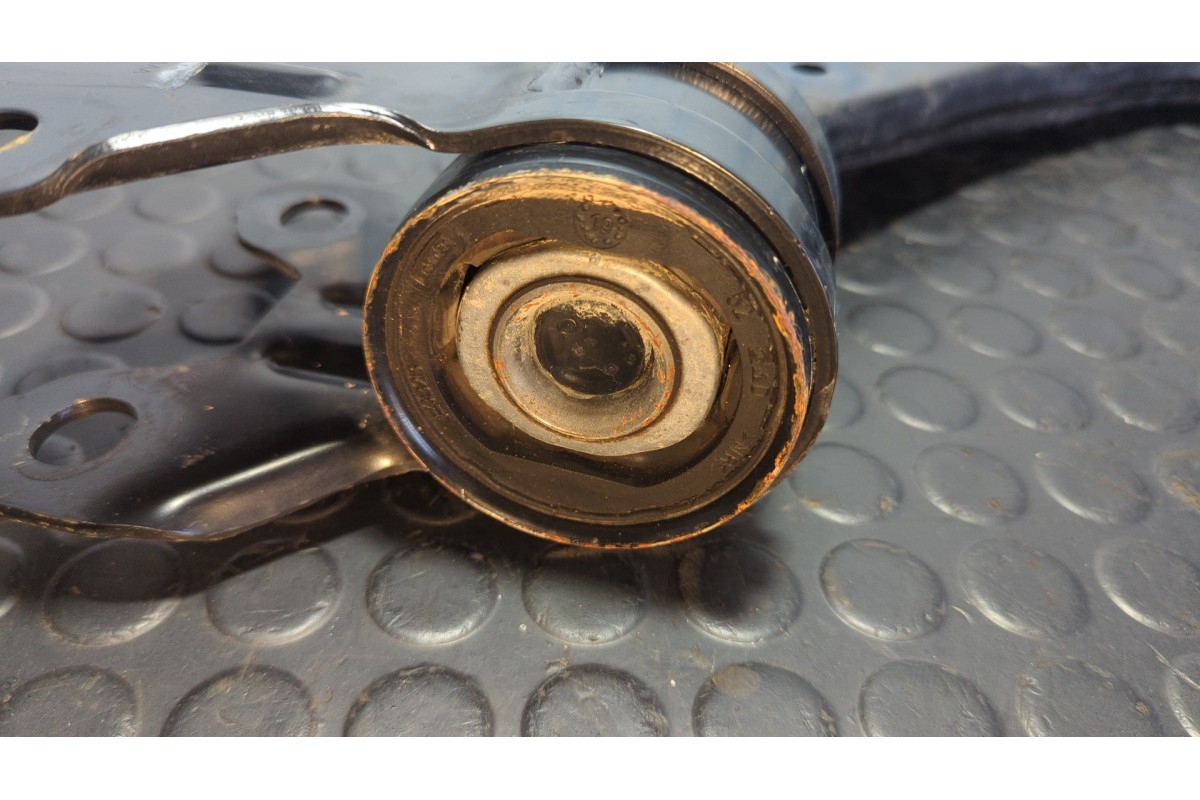 Recambio de brazo derecho inferior delantero para ford kuga 1.5 ecosport referencia OEM IAM CV6113D034AA  