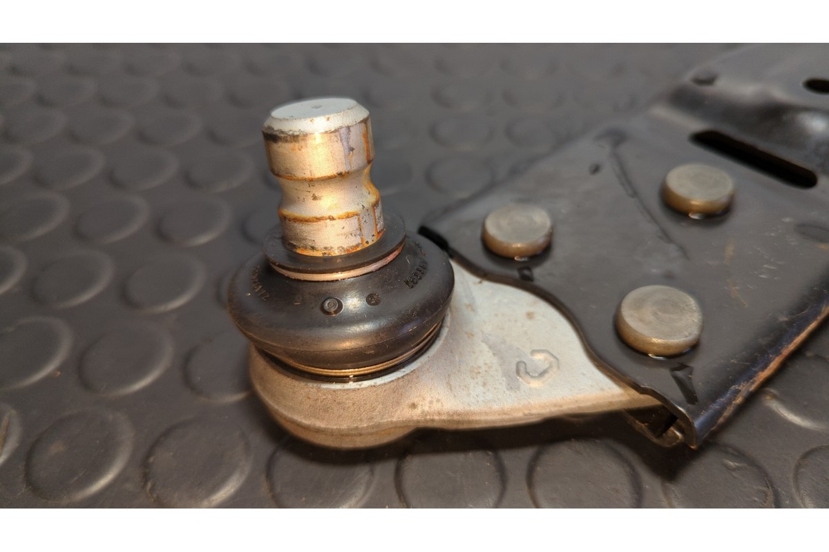Recambio de brazo izquierdo inferior delantero para ford kuga 1.5 ecosport referencia OEM IAM CV613A262AAA  