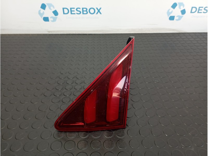 Recambio de piloto porton derecho para peugeot 3008 1.6 referencia OEM IAM 9805511280  
