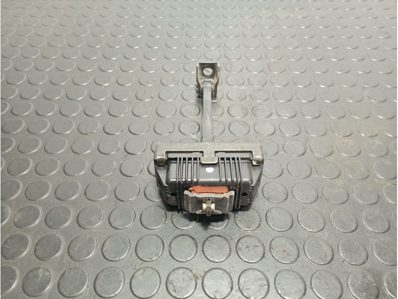 Recambio de retenedor puerta izquierda para bmw serie 5 berlina (e60) 525d referencia OEM IAM 7033609  