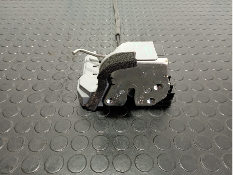 Recambio de cerradura puerta trasera derecha para hyundai i20 active i20 active referencia OEM IAM 81420C8020  