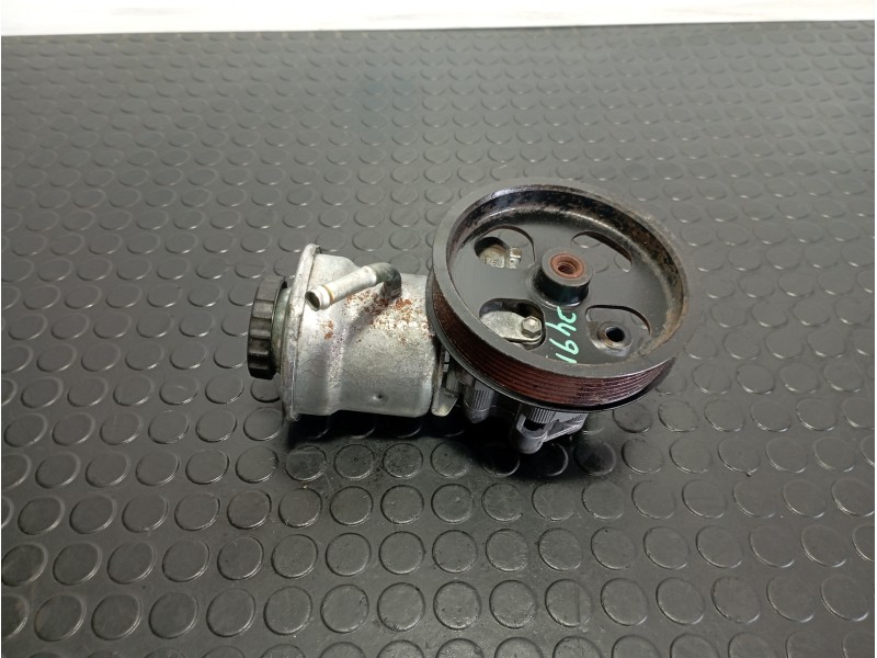 Recambio de bomba direccion para toyota avensis berlina (t25) 2.2 d-cat referencia OEM IAM 4431005120  