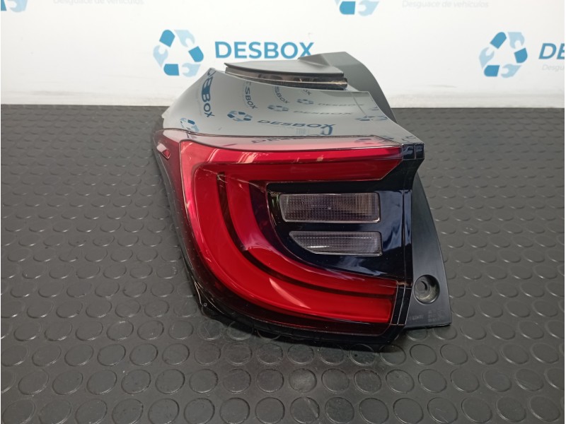 Recambio de piloto trasero izquierdo para toyota yaris (xp21) yaris hibrid referencia OEM IAM V356015L  