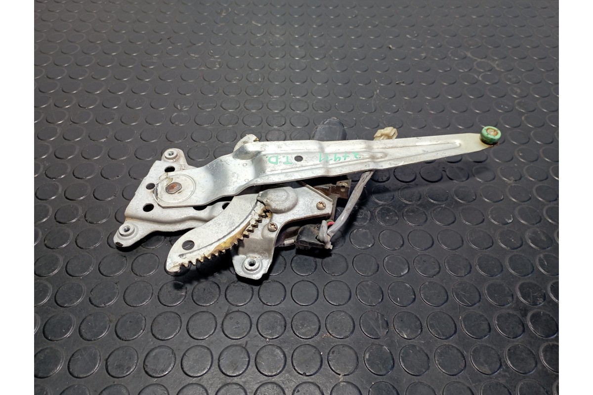 Recambio de elevalunas trasero derecho para toyota land cruiser hdj80 land cruiser 4.2 td referencia OEM IAM 8571060020  