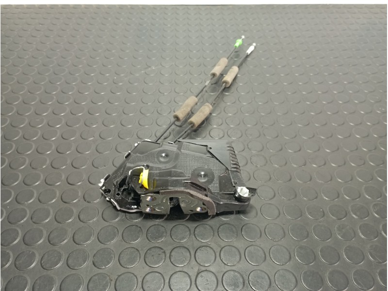 Recambio de cerradura puerta delantera izquierda para toyota yaris (xp21) yaris hibrid referencia OEM IAM V5111120  