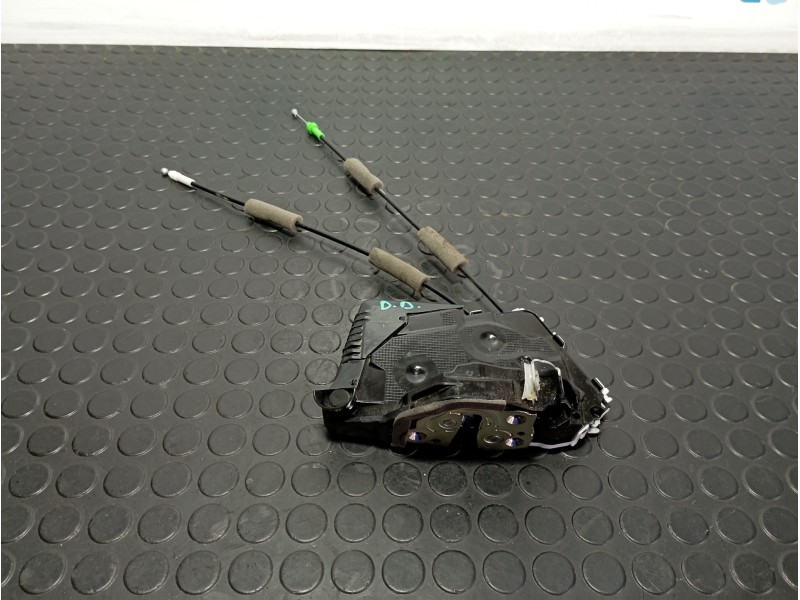 Recambio de cerradura puerta delantera derecha para toyota yaris (xp21) yaris hibrid referencia OEM IAM V5111130  