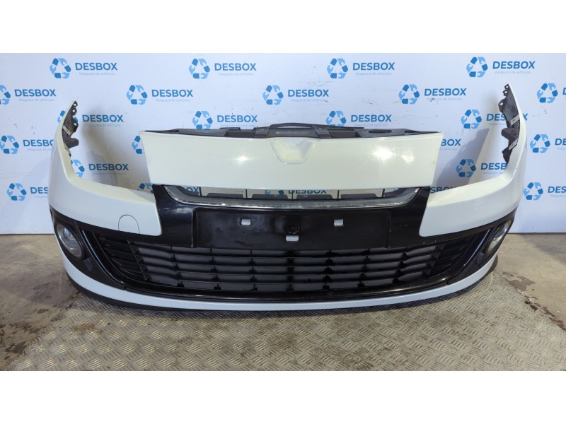 Recambio de paragolpes delantero para renault megane iii berlina 5 p 1.5 dci referencia OEM IAM   