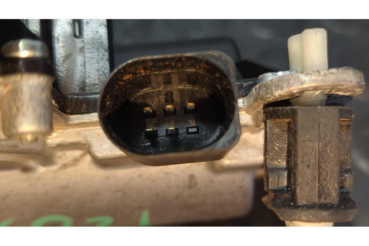 Recambio de motor cierre centralizado maletero / porton para audi q3 (f3b) 35 tdi referencia OEM IAM 5TA827887C  