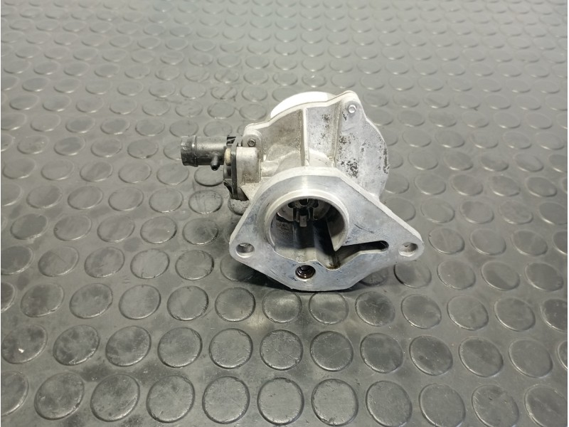 Recambio de depresor freno / bomba vacio para opel vivaro 1.9 dci referencia OEM IAM 93198146  