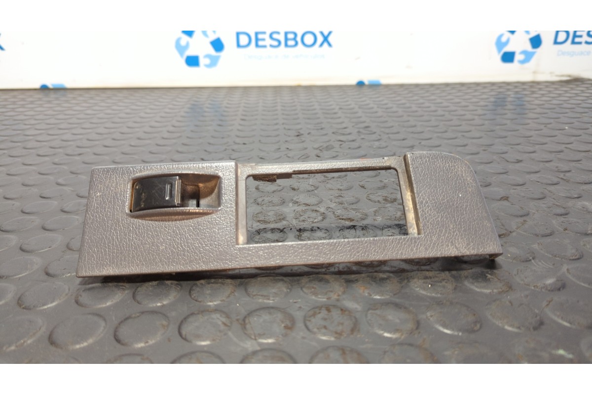 Recambio de mando elevalunas trasero derecho para toyota land cruiser hdj80 land cruiser 4.2 td referencia OEM IAM 7427160010  