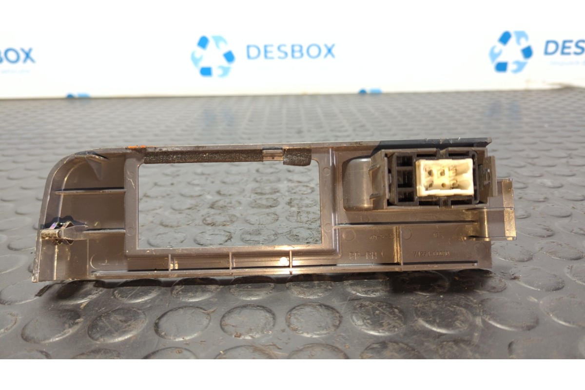 Recambio de mando elevalunas trasero derecho para toyota land cruiser hdj80 land cruiser 4.2 td referencia OEM IAM 7427160010  