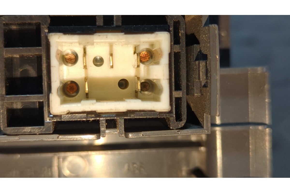 Recambio de mando elevalunas trasero derecho para toyota land cruiser hdj80 land cruiser 4.2 td referencia OEM IAM 7427160010  