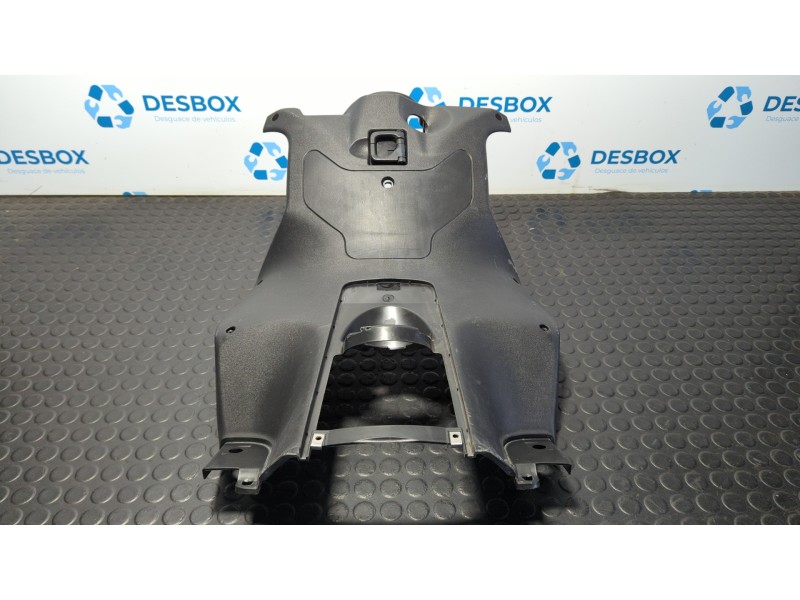 Recambio de contra escudo para piaggio (vespa) nrg power 49 cc referencia OEM IAM 959321  