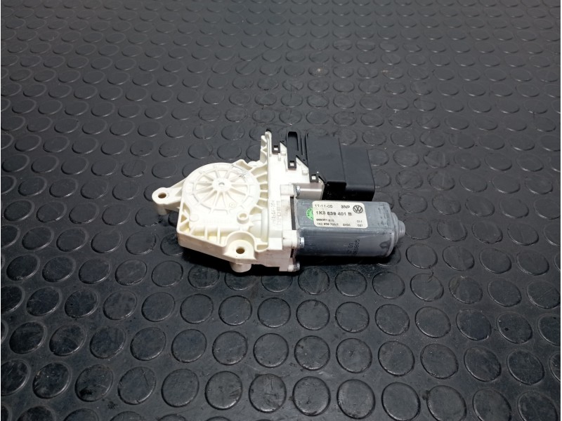 Recambio de motor elevalunas trasero izquierdo para volkswagen jetta (1k2) 2.0 tdi referencia OEM IAM 1K5839401B  