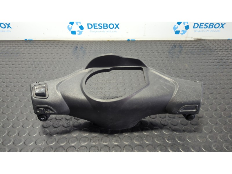 Recambio de moldura para piaggio (vespa) nrg power 49 cc referencia OEM IAM 674538  