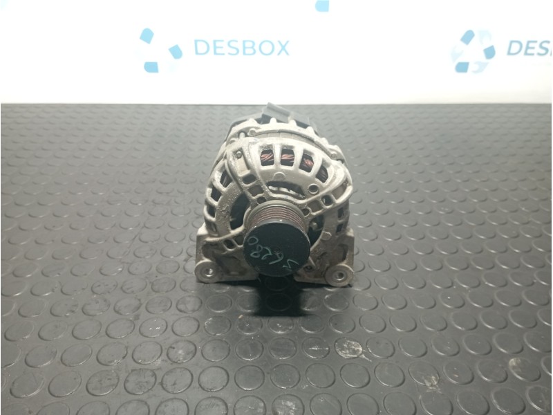 Recambio de alternador para renault captur dynamique referencia OEM IAM 231002854R  