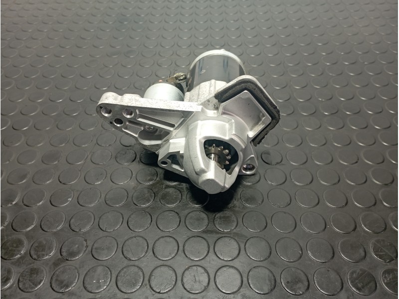 Recambio de motor arranque para renault captur dynamique referencia OEM IAM 233000557R  