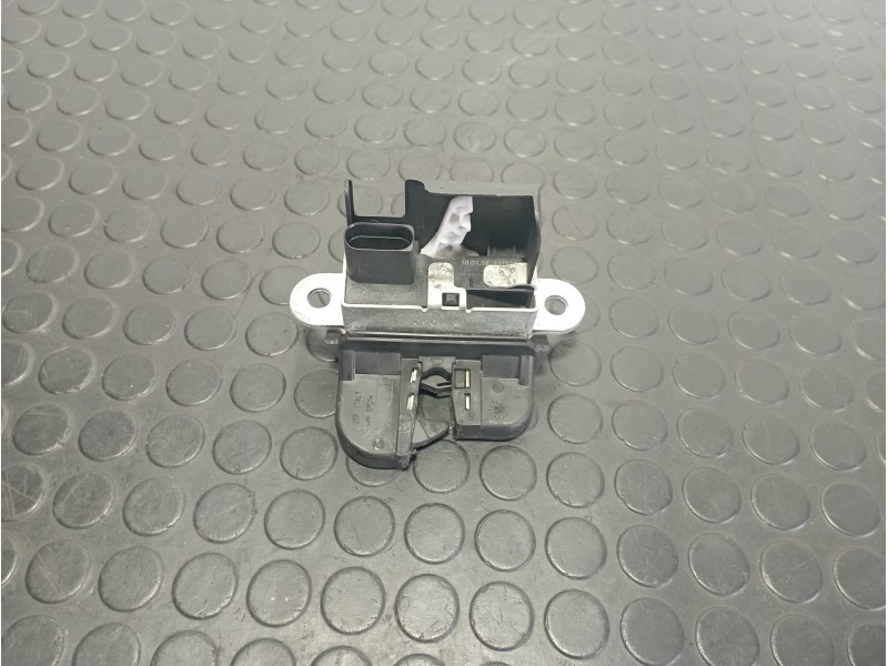 Recambio de cerradura maletero / porton para volkswagen golf vii lim. 1,4 tsi referencia OEM IAM 5G6827505B  