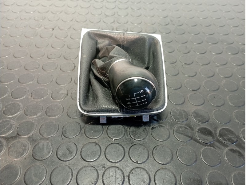 Recambio de pomo palanca cambio para volkswagen golf vii lim. (5g1) 2.0 tdi referencia OEM IAM 5G1711113C  