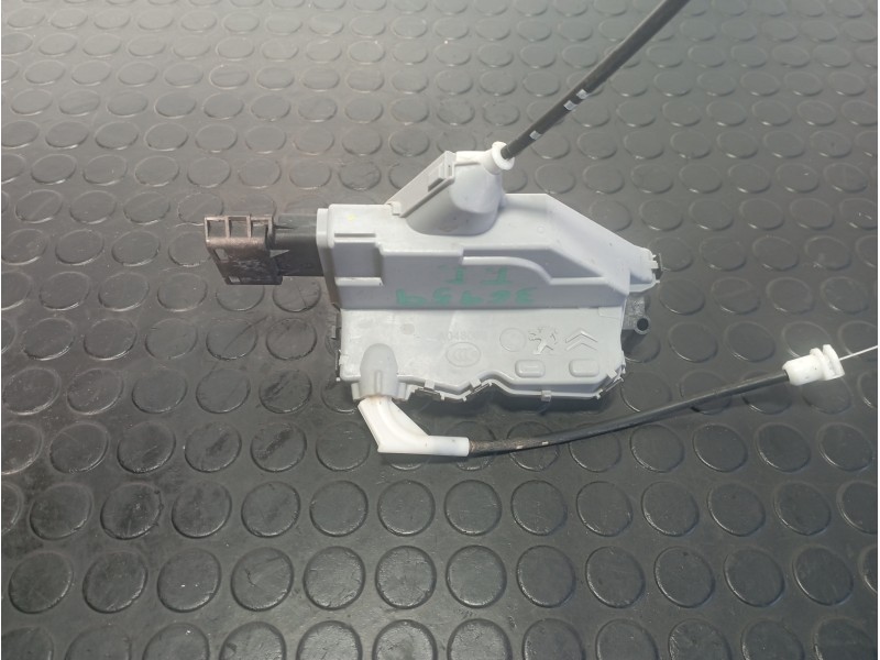 Recambio de cerradura puerta trasera izquierda para peugeot 3008 1.6 referencia OEM IAM 9822829880  