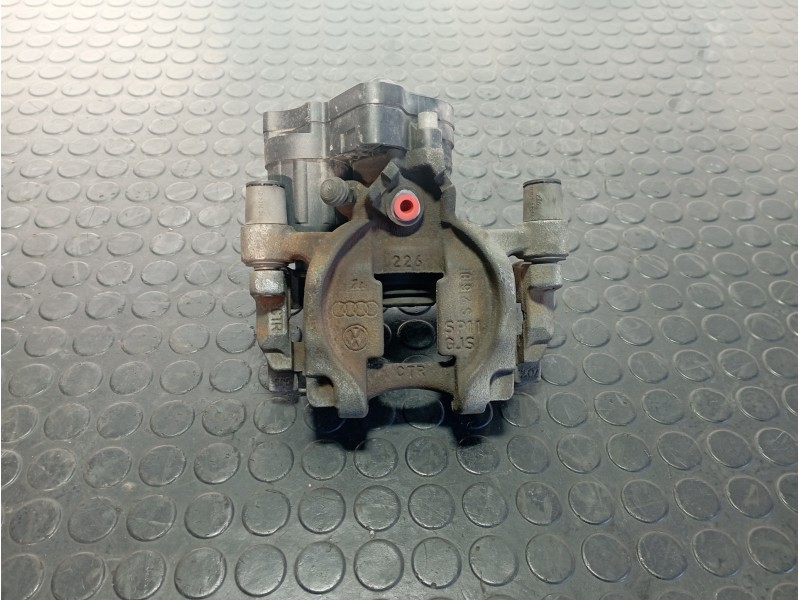 Recambio de pinza de freno trasera derecha para volkswagen golf vii lim. (5g1) bluemotion referencia OEM IAM 8V0615424D  